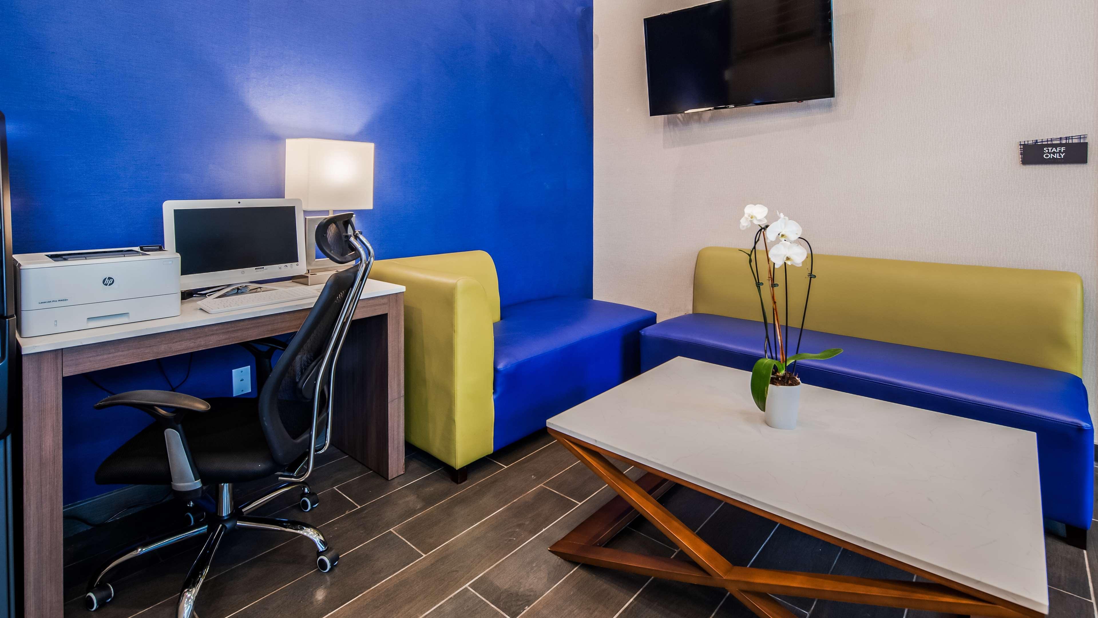 Best Western Plus Stadium Inn New York Buitenkant foto